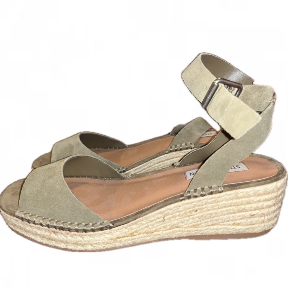 Green Steve Madden Eliott Wedge sandal // EUC